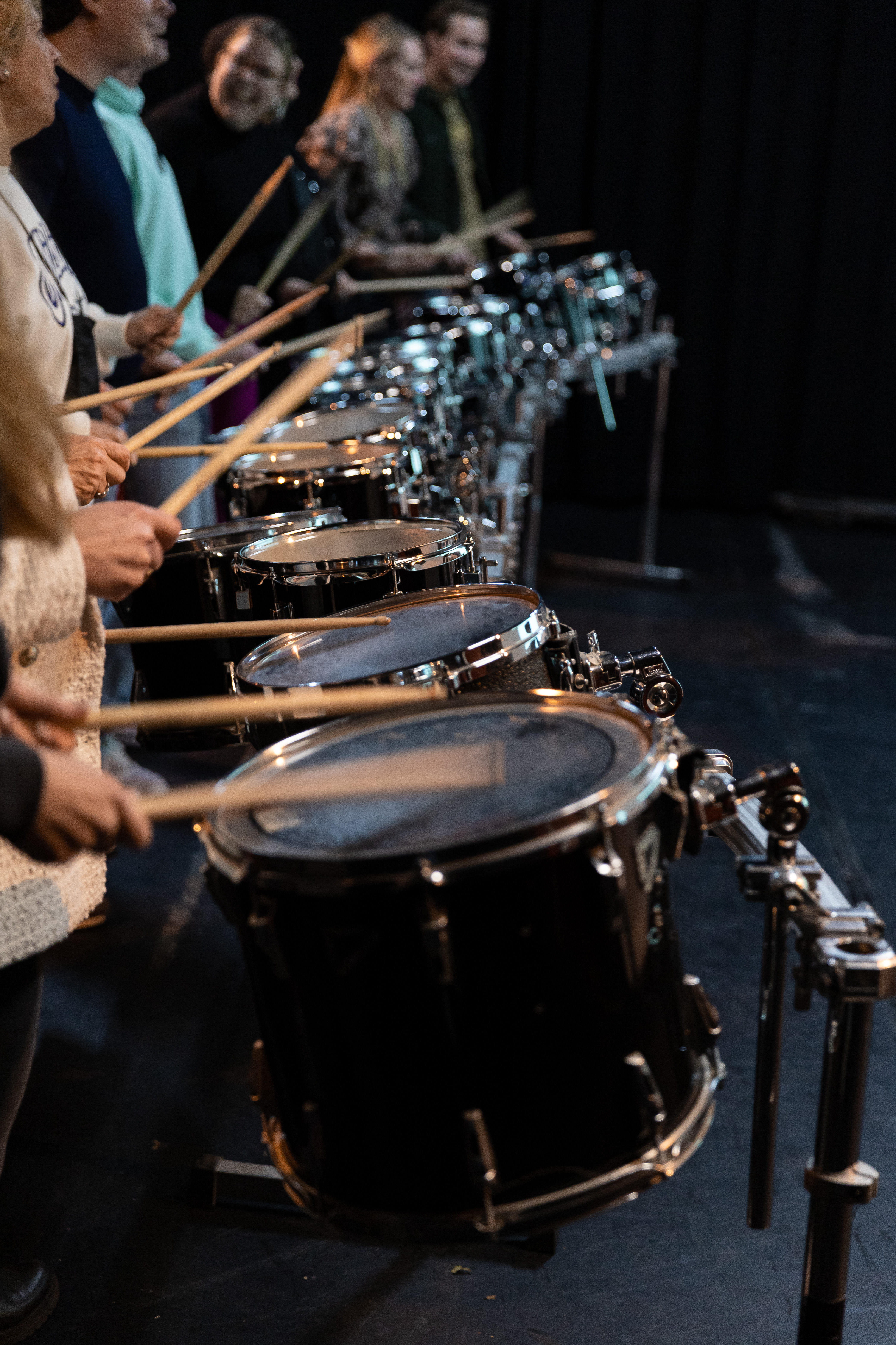 Rij met drums sfeerbeeld