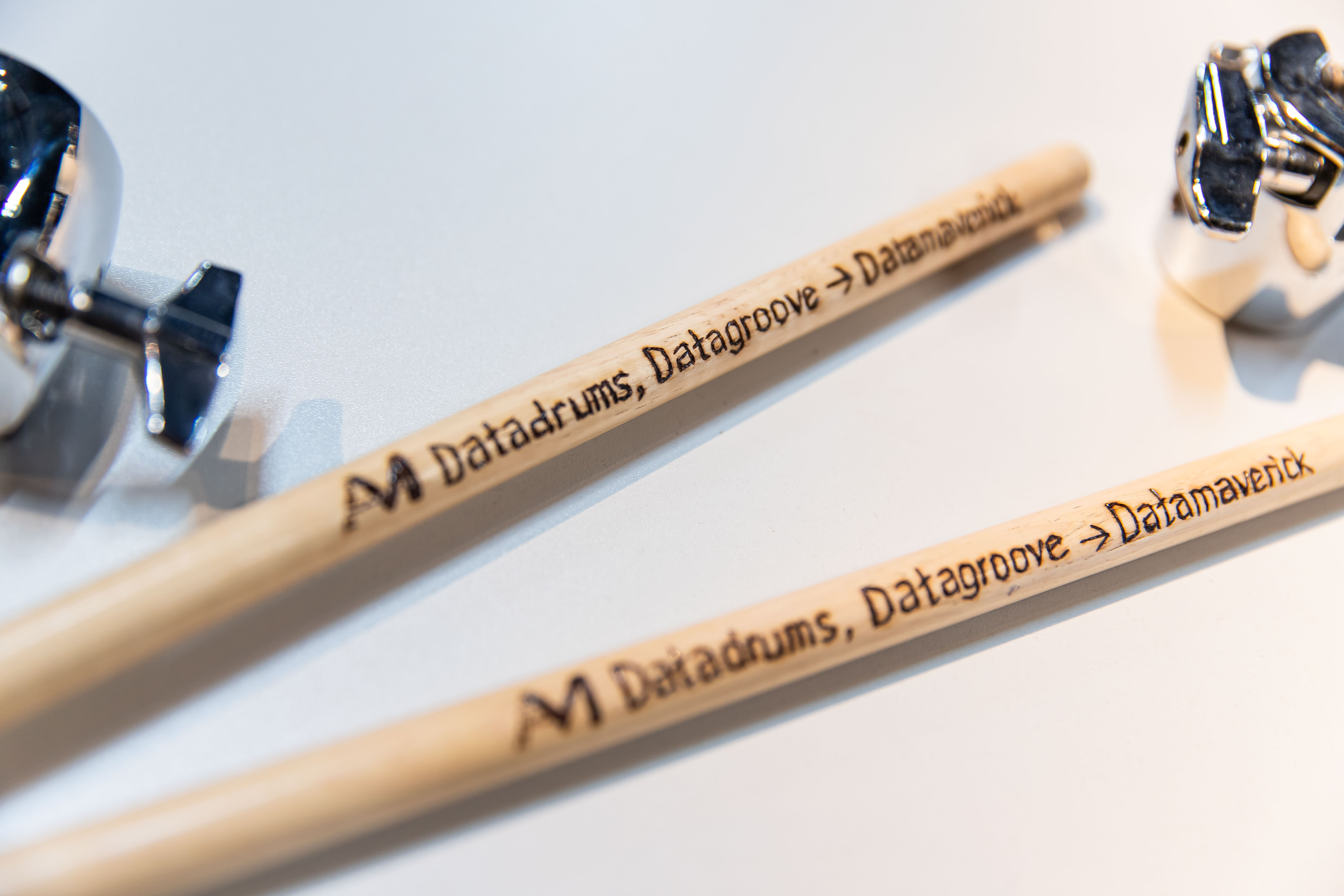 Gegraveerde Data Mavericks drumstokken